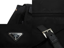 Load image into Gallery viewer, PRADA プラダ ショルダーバッグ メッセンジャー トライアングルロゴ ブラック ナイロン 1BD671 ブラック 美品 中古 55895