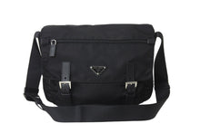 Load image into Gallery viewer, 極美品 PRADA プラダ ショルダーバッグ メッセンジャー トライアングルロゴ ブラック ナイロン 1BD671 ブラック 中古 55903