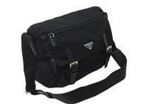 Load image into Gallery viewer, 極美品 PRADA プラダ ショルダーバッグ メッセンジャー トライアングルロゴ ブラック ナイロン 1BD671 ブラック 中古 55903