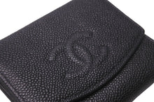 画像をギャラリービューアに読み込む, CHANEL シャネル 三つ折り財布 ココマーク 6番台 2000年 キャビアスキン ブラック ゴールド金具 レディース 美品 中古 55910