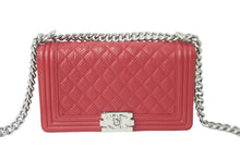 画像をギャラリービューアに読み込む, 極美品 CHANEL シャネル ショルダーバッグ ボーイシャネル 19番台 パンチング レザー レッド シルバー金具 中古 55976
