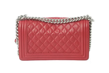 画像をギャラリービューアに読み込む, 極美品 CHANEL シャネル ショルダーバッグ ボーイシャネル 19番台 パンチング レザー レッド シルバー金具 中古 55976