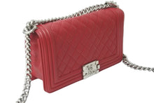 画像をギャラリービューアに読み込む, 極美品 CHANEL シャネル ショルダーバッグ ボーイシャネル 19番台 パンチング レザー レッド シルバー金具 中古 55976