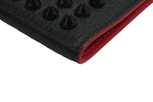 Load image into Gallery viewer, Christian Louboutin クリスチャンルブタン パスポートケース スパイクスタッズレザー ブラック レッド 美品 中古 55985