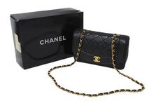 Load image into Gallery viewer, CHANEL シャネル ショルダーバッグ ダイアナ22 マトラッセ チェーン ヴィンテージ 2番台 ブラック ゴールド金具 美品 中古 56066
