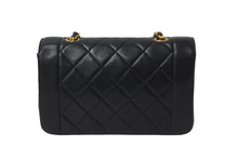 Load image into Gallery viewer, CHANEL シャネル ショルダーバッグ ダイアナ22 マトラッセ チェーン ヴィンテージ 2番台 ブラック ゴールド金具 美品 中古 56066