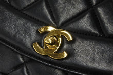 Load image into Gallery viewer, CHANEL シャネル ショルダーバッグ ダイアナ22 マトラッセ チェーン ヴィンテージ 2番台 ブラック ゴールド金具 美品 中古 56066