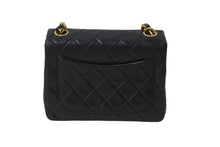 Load image into Gallery viewer, CHANEL シャネル ミニマトラッセ ココマーク ブラック シングルチェーンバッグ シングルフラップ レザー ゴールド金具 美品 中古 56067