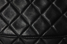 Load image into Gallery viewer, CHANEL シャネル ミニマトラッセ ココマーク ブラック シングルチェーンバッグ シングルフラップ レザー ゴールド金具 美品 中古 56067