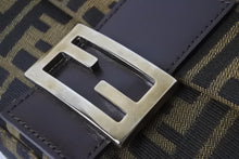 画像をギャラリービューアに読み込む, FENDI フェンディ ショルダーバッグ マンマバケット ワンショルダー ブラウン ズッカ柄 美品 中古 56186
