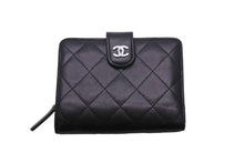 画像をギャラリービューアに読み込む, CHANEL シャネル 二つ折り財布 マトラッセ ラムスキン 17番台 ブラック シルバー金具 良品 中古 56188