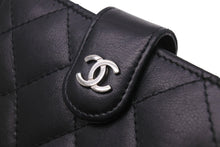 画像をギャラリービューアに読み込む, CHANEL シャネル 二つ折り財布 マトラッセ ラムスキン 17番台 ブラック シルバー金具 良品 中古 56188