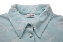 画像をギャラリービューアに読み込む, CHANEL シャネル ヴィンテージ ボタン半袖Ｔシャツ ベロア ココマーク 総柄 スカイブルー サイズ38 美品 中古 56200