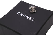 Load image into Gallery viewer, 極美品 CHANEL シャネル ピアス アクセサリー ココマーク F19V刻印 2019年 定番モデル ラインストーン 片耳 シルバー 2g 中古 56230