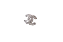 Load image into Gallery viewer, 極美品 CHANEL シャネル ピアス アクセサリー ココマーク F19V刻印 2019年 定番モデル ラインストーン 片耳 シルバー 2g 中古 56230