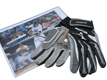 Load image into Gallery viewer, Mizuno ミズノ イチロー バッティンググローブ 4000本安打 実使用 直筆サイン入り 証明書付き 2013/08/31 ヤンキース 56247