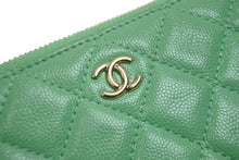 画像をギャラリービューアに読み込む, CHANEL シャネル ポーチ 30番台 ココマーク グリーン キャビアスキン ゴールド金具 美品 中古 56279