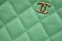 画像をギャラリービューアに読み込む, CHANEL シャネル ポーチ 30番台 ココマーク グリーン キャビアスキン ゴールド金具 美品 中古 56279