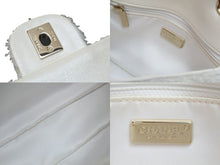 Load image into Gallery viewer, 極美品 CHANEL シャネル チェーンショルダーバッグ マトラッセ 28番台 スパンコール ホワイト ゴールド金具 中古 56298