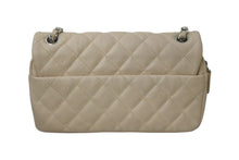 Load image into Gallery viewer, CHANEL シャネル チェーンショルダーバッグ マトラッセ キャビアスキン シングル 18番台 ベージュ シルバー金具 美品 中古 56372