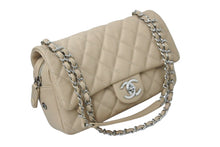 Load image into Gallery viewer, CHANEL シャネル チェーンショルダーバッグ マトラッセ キャビアスキン シングル 18番台 ベージュ シルバー金具 美品 中古 56372