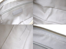 Load image into Gallery viewer, CHANEL シャネル チェーンショルダーバッグ マトラッセ キャビアスキン シングル 18番台 ベージュ シルバー金具 美品 中古 56372