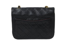 Load image into Gallery viewer, CHANEL シャネル チェーンショルダーバッグ マトラッセ シングル シール無し ラムスキン ブラック ゴールド金具 美品 中古 56374