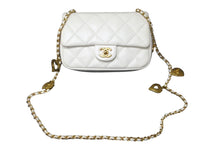 Load image into Gallery viewer, 極美品 CHANEL シャネル ハートチャームチェーンショルダーバッグ ランダムシリアル AS3456 ホワイト ゴールド金具 中古 56468