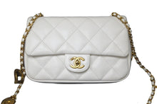 Load image into Gallery viewer, 極美品 CHANEL シャネル ハートチャームチェーンショルダーバッグ ランダムシリアル AS3456 ホワイト ゴールド金具 中古 56468