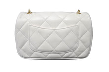 Load image into Gallery viewer, 極美品 CHANEL シャネル ハートチャームチェーンショルダーバッグ ランダムシリアル AS3456 ホワイト ゴールド金具 中古 56468