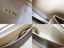 Load image into Gallery viewer, CHANEL シャネル Wフラップショルダーバッグ ラムスキン 0番台 中マトラッセ ゴールド金具 ベージュ 中古 56542