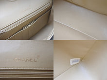 Load image into Gallery viewer, CHANEL シャネル Wフラップショルダーバッグ ラムスキン 0番台 中マトラッセ ゴールド金具 ベージュ 中古 56542