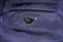 Load image into Gallery viewer, 極美品 PRADA プラダ 新型 メンズ ダウンベスト アウター トライアングルロゴ SGN940 ネイビー サイズ52 中古 56553