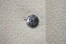 画像をギャラリービューアに読み込む, CHANEL シャネル ツイードセットアップ P08919V05320 半袖ジャケット スカート オフホワイト サイズ38 美品 中古 56560