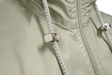 画像をギャラリービューアに読み込む, LOUIS VUITTON ルイヴィトン ジャケット ベージュ ナイロン サイズ38 RW061W WIJA03PJE シルバー金具 美品 中古 56563