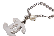 画像をギャラリービューアに読み込む, CHANEL シャネル フェイクパール キーホルダー 2002年 02C キーチャーム シルバー ココマーク A17950 美品 中古 56644