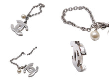 画像をギャラリービューアに読み込む, CHANEL シャネル フェイクパール キーホルダー 2002年 02C キーチャーム シルバー ココマーク A17950 美品 中古 56644