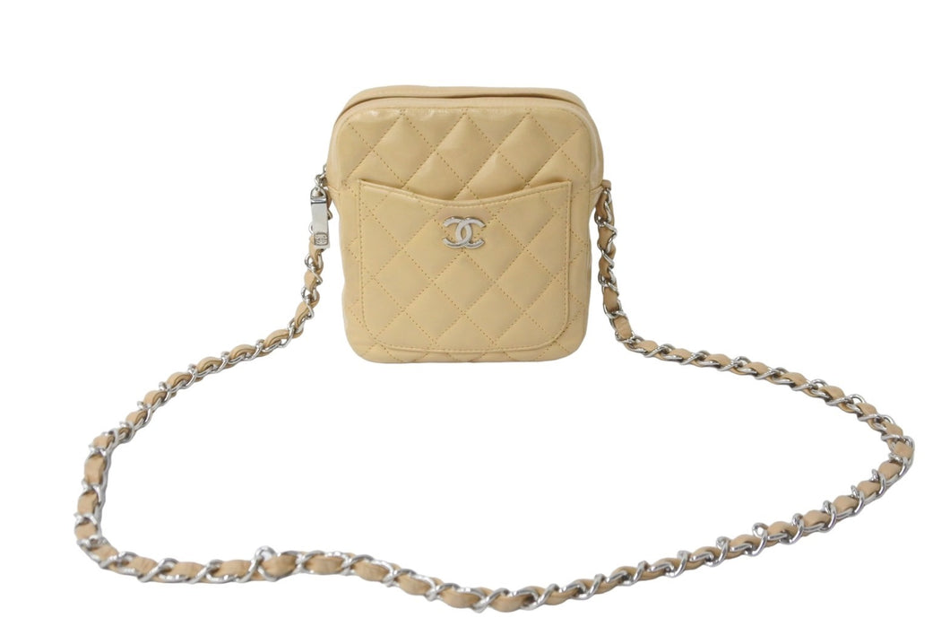 CHANEL シャネル ココマーク チェーンショルダーバッグ マトラッセ スクエア 10番台 ベージュ シルバー金具 良品 中古 56692 –  Casanova Vintage