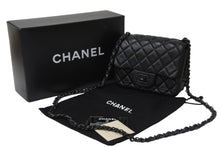 Load image into Gallery viewer, CHANEL シャネル ミニ マトラッセ チェーン ショルダーバッグ 14番台 ブラック ラムスキン ココマーク 鞄 ロゴ 美品 中古 56716