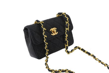 Load image into Gallery viewer, CHANEL シャネル ミニ マトラッセ チェーン ショルダーバッグ 1番台 ラムスキン ゴールド金具 ココマーク 美品 中古 56718
