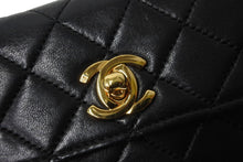 Load image into Gallery viewer, CHANEL シャネル ミニ マトラッセ チェーン ショルダーバッグ 1番台 ラムスキン ゴールド金具 ココマーク 美品 中古 56718