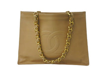 Load image into Gallery viewer, CHANEL シャネル レザー チェーン トートバッグ 3番台 ベージュ ココマーク ロゴ カバン 鞄 肩掛け ゴールド金具 良品 中古 56721