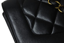 画像をギャラリービューアに読み込む, CHANEL シャネル チェーンショルダーバッグ ダイアナ マトラッセ 25cm 2番台 ブラック ゴールド金具 美品 中古 56733