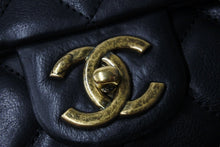 画像をギャラリービューアに読み込む, 極美品 CHANEL シャネル チェーンショルダーバッグ マトラッセ 18番台 ラムスキン ブラック ゴールド金具 中古 56755