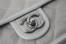 Load image into Gallery viewer, CHANEL シャネル チェーンショルダーバッグ 19番台 フレンチ リビエラ キャビアスキン グレー シルバー金具 良品 中古 56756