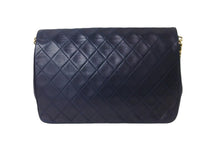 Load image into Gallery viewer, CHANEL シャネル ショルダーバッグ マトラッセ シングルフラップ 0番台 レザー ネイビー ゴールド金具 美品 中古 56758