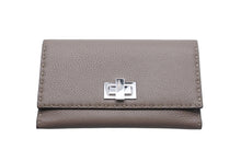 Load image into Gallery viewer, FENDI フェンディ 長財布 8M0308 ピーカブー セレリア グレージュ レザー シルバー金具 美品 中古 56867