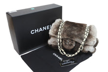 画像をギャラリービューアに読み込む, CHANEL シャネル チェーンショルダーバッグ ムートンファー ココマーク 8番台 2003年 ホワイト ブラウン シルバー 美品 中古 56889