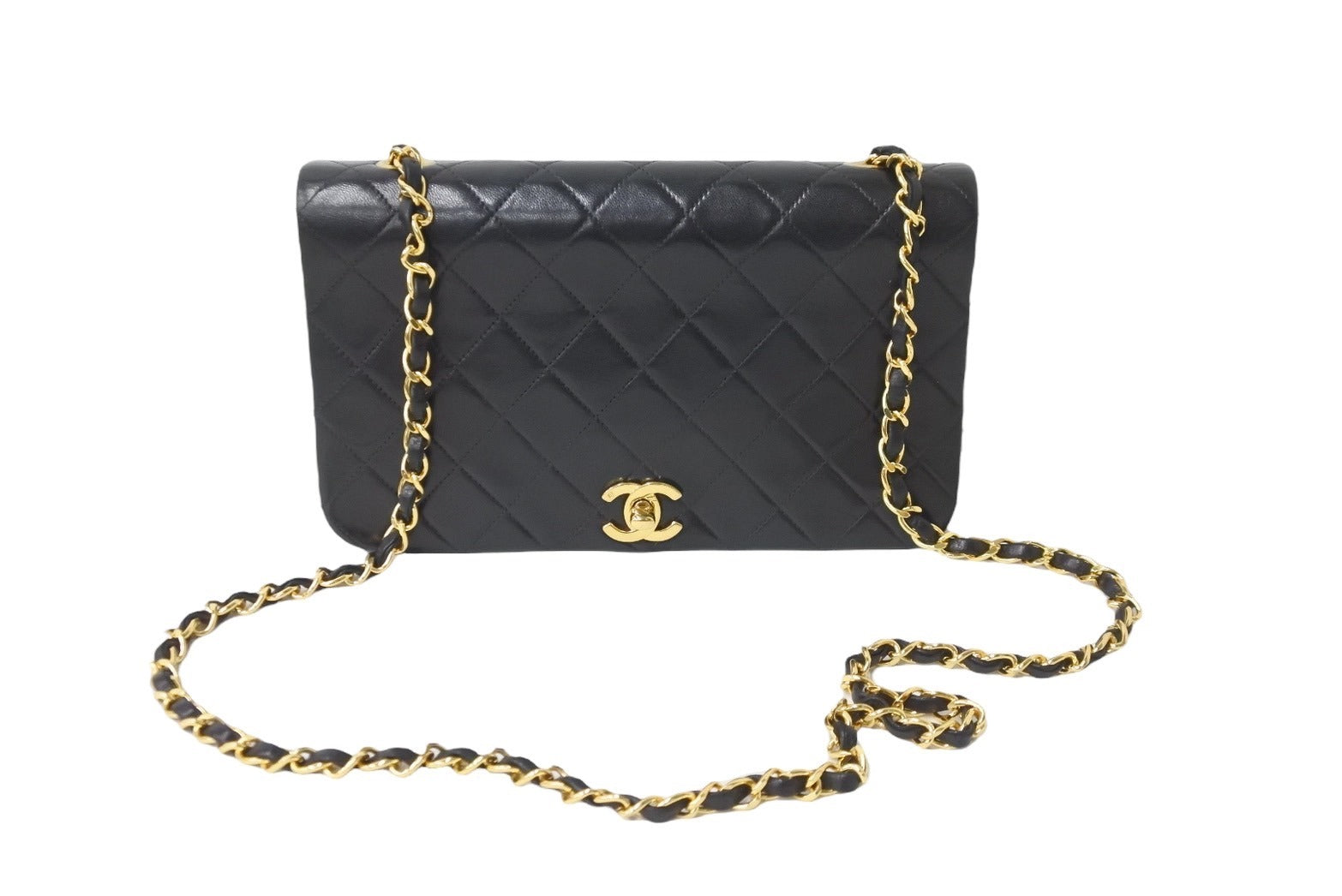 CHANEL シャネル マトラッセ チェーン ショルダーバッグ 4番台 ラムスキン フルフラップ ブラック ゴールド金具 美品 中古 56911 –  Casanova Vintage