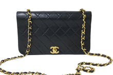 画像をギャラリービューアに読み込む, CHANEL シャネル マトラッセ チェーン ショルダーバッグ 4番台 ラムスキン フルフラップ ブラック ゴールド金具 美品 中古 56911